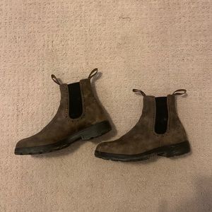 Blundstone- high top boots- rustic brown